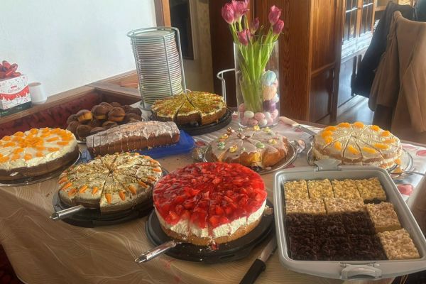 kuchenbuffet-wa00324B0695B9-8B70-0249-1EA8-4DD788CAECEB.jpg